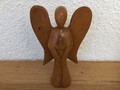 Betender Engel aus Holz