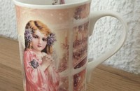 Tasse mit Engeln an Weihnachten