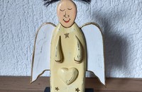 Engel aus Holz mit Bürstenhaaren